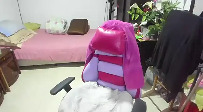 Snapshot of Mrs_mommy_ chatting on January 14, 7:53 pm Mrs mommy  online show from January 14, 7:53 pm