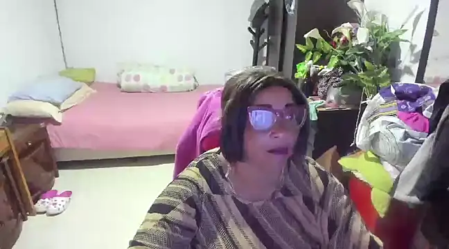 Snapshot of Mrs_mommy_ chatting on January 16, 4:50 pm Mrs mommy  online show from January 16, 4:50 pm