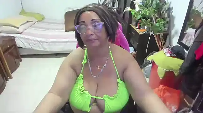 Snapshot of Mrs_mommy_ chatting on January 21, 12:57 am Mrs mommy  online show from January 21, 12:57 am