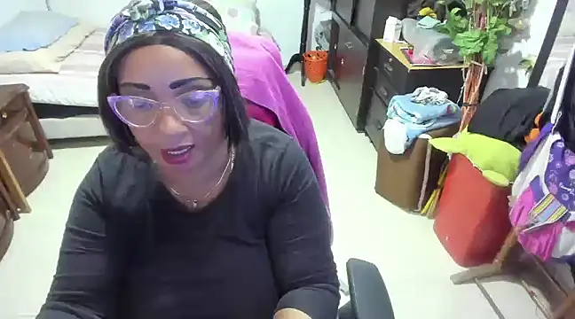 Snapshot of Mrs_mommy_ chatting on January 29, 8:14 pm Mrs mommy  online show from January 29, 8:14 pm