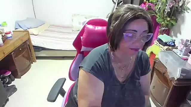 Snapshot of Mrs_mommy_ chatting on February 3, 5:03 pm Mrs mommy  online show from February 3, 5:03 pm