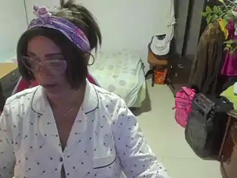 Snapshot of Mrs_mommy_ chatting on February 24, 2:15 pm Mrs mommy  online show from February 24, 2:15 pm