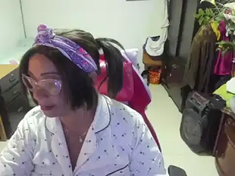 Snapshot of Mrs_mommy_ chatting on February 24, 5:20 pm Mrs mommy  online show from February 24, 5:20 pm