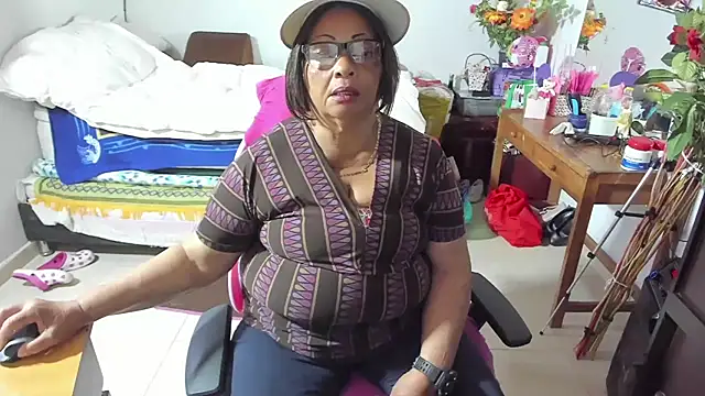 Snapshot of Mrs_mommy_ chatting on September 21, 11:17 pm Mrs mommy  online show from September 21, 11:17 pm