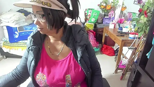 Snapshot of Mrs_mommy_ chatting on September 27, 10:04 pm Mrs mommy  online show from September 27, 10:04 pm