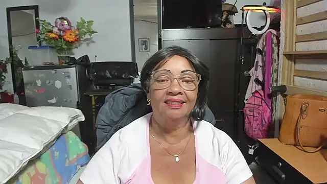 Snapshot of Mrs_mommy_ chatting on October 24, 10:50 pm Mrs mommy  online show from October 24, 10:50 pm