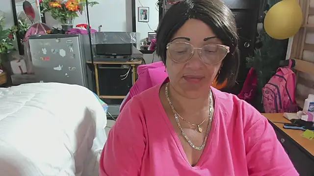 Snapshot of Mrs_mommy_ chatting on November 20, 8:52 pm Mrs mommy online show from November 20, 8:52 pm