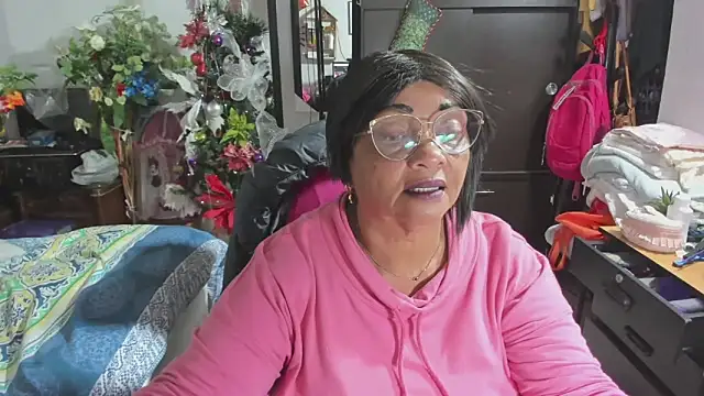 Snapshot of Mrs_mommy_ chatting on December 17, 11:22 pm Mrs mommy online show from December 17, 11:22 pm