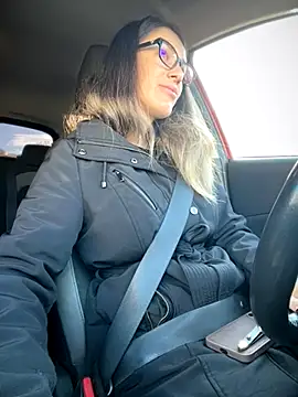 Snapshot of HotXMom chatting on November 3, 6:36 am HotXMom online show from November 3, 6:36 am