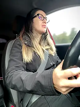 Snapshot of HotXMom chatting on November 4, 6:34 am HotXMom online show from November 4, 6:34 am