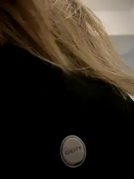 Snapshot of HotXMom chatting on November 7, 6:57 am HotXMom online show from November 7, 6:57 am