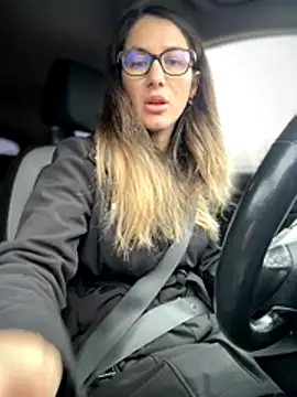 Snapshot of HotXMom chatting on November 10, 6:56 am HotXMom online show from November 10, 6:56 am