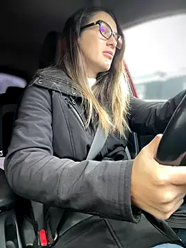 Snapshot of HotXMom chatting on November 18, 6:51 am HotXMom online show from November 18, 6:51 am