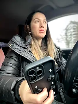 Snapshot of HotXMom chatting on December 3, 6:54 am HotXMom online show from December 3, 6:54 am