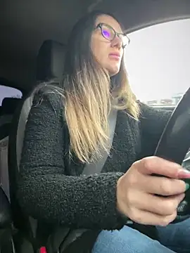 Snapshot of HotXMom chatting on December 15, 7:01 am HotXMom online show from December 15, 7:01 am