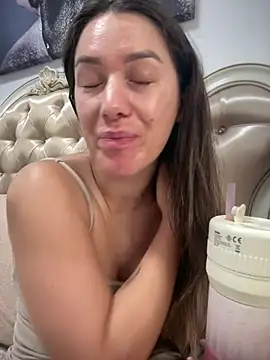 HotXMom online show from June 10, 6:23 am