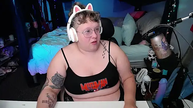 FatVeronica online show from January 18, 1:30 am