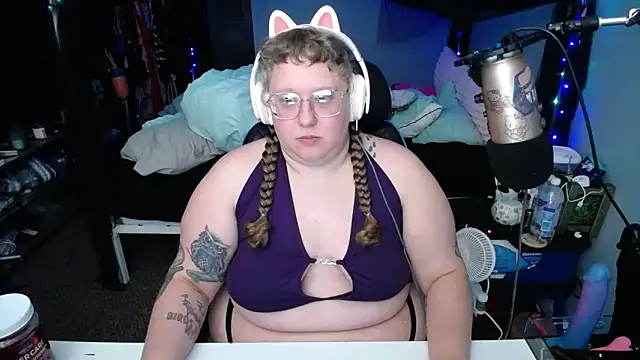 FatVeronica online show from February 12, 4:00 pm