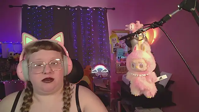 Snapshot of FatVeronica chatting on March 23, 4:11 pm FatVeronica online show from March 23, 4:11 pm