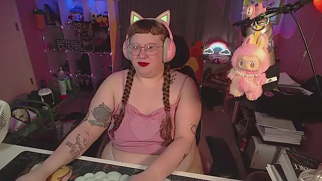 Snapshot of FatVeronica chatting on March 30, 5:25 pm FatVeronica online show from March 30, 5:25 pm