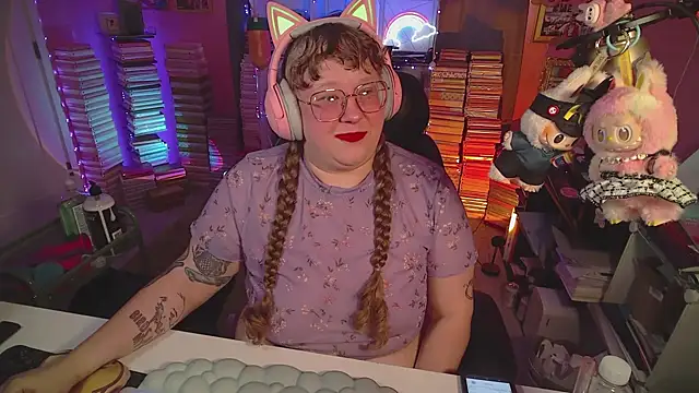 Snapshot of FatVeronica chatting on July 2, 5:52 pm FatVeronica online show from July 2, 5:52 pm