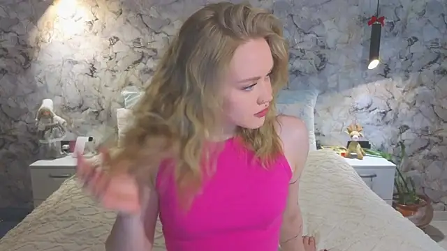 Snapshot of Aurora_Golden1 chatting on June 4, 12:33 pm Aurora Golden1 online show from June 4, 12:33 pm