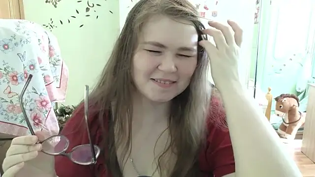 Snapshot of LucyZeph chatting on August 5, 9:12 am LucyZeph online show from August 5, 9:12 am
