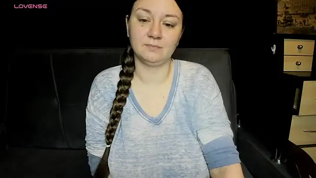 Snapshot of AlisaBacker chatting on June 14, 1:25 am AlisaBacker online show from June 14, 1:25 am