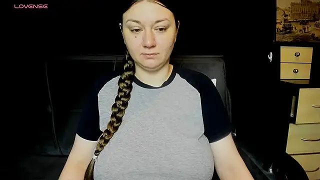 Snapshot of AlisaBacker chatting on June 17, 8:43 pm AlisaBacker online show from June 17, 8:43 pm