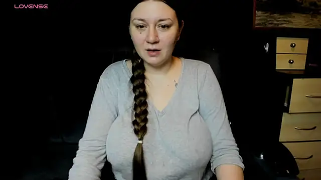 Snapshot of AlisaBacker chatting on June 18, 8:13 pm AlisaBacker online show from June 18, 8:13 pm