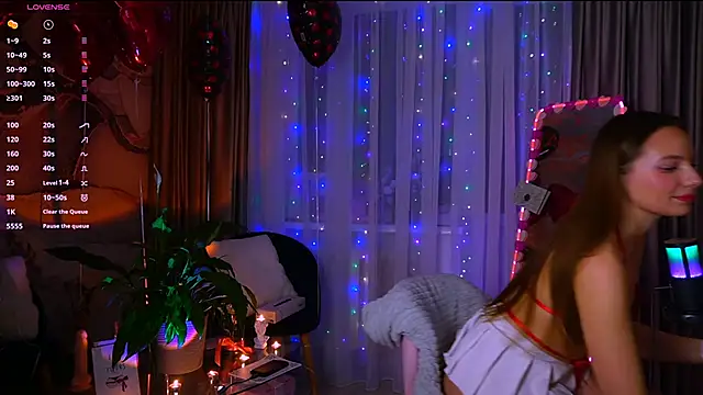 Snapshot of soffy__kisss chatting on February 13, 4:25 pm soffy kisss online show from February 13, 4:25 pm