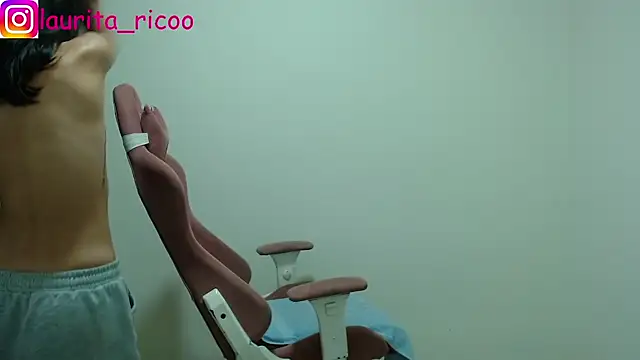 Snapshot of laurita_rico chatting on December 24, 5:38 am laurita rico online show from December 24, 5:38 am