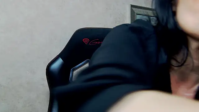 NicolleReyn online show from January 7, 5:48 pm