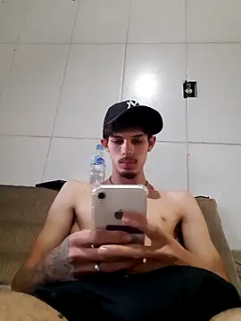 Snapshot of jaozinMg chatting on November 11, 2:06 pm jaozinMg online show from November 11, 2:06 pm