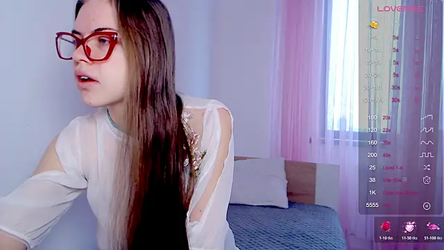 Snapshot of Sarah_HS chatting on February 5, 3:33 am Sarah HS online show from February 5, 3:33 am