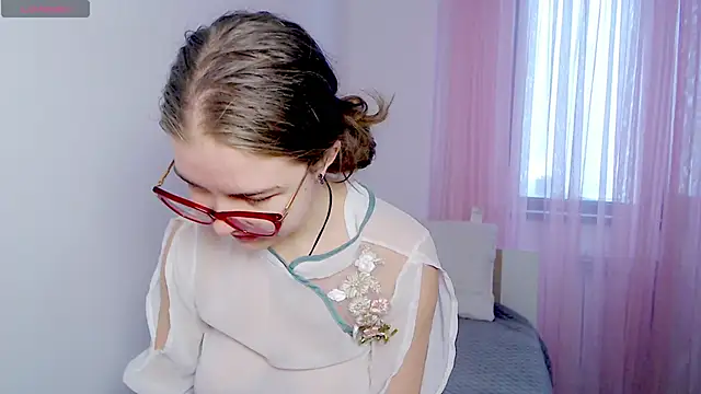 Snapshot of Sarah_HS chatting on February 24, 11:52 am Sarah HS online show from February 24, 11:52 am