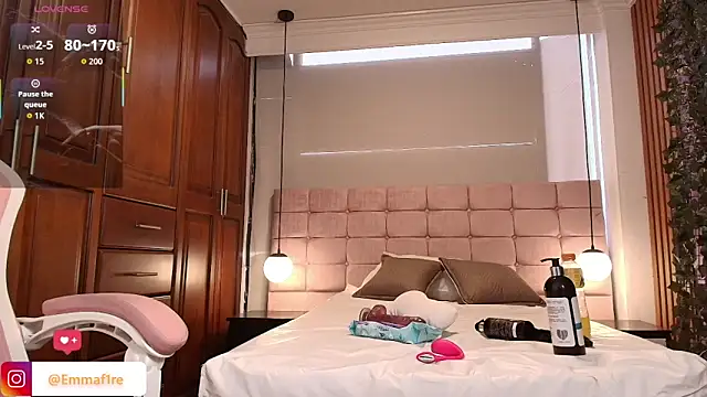 Snapshot of emmars_ chatting on May 16, 7:34 pm emmars online show from May 16, 7:34 pm