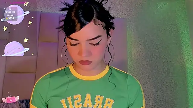 Summer walkerr online show from January 20, 12:39 pm