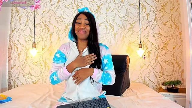 NATALIE PARKERR online show from October 8, 12:14 pm