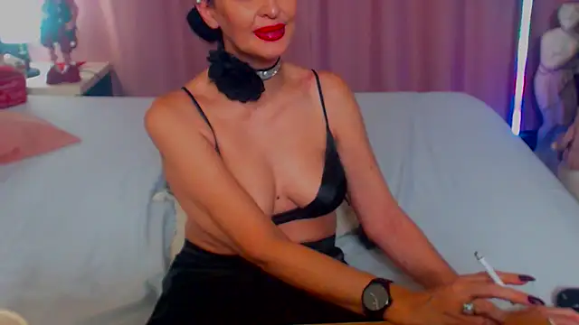 Snapshot of shannon4u chatting on December 19, 6:23 am shannon4u online show from December 19, 6:23 am