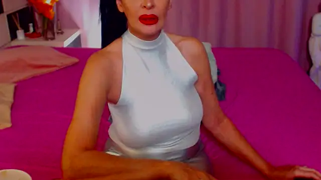Snapshot of shannon4u chatting on February 1, 12:07 am shannon4u online show from February 1, 12:07 am