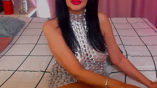 Snapshot of shannon4u chatting on February 8, 8:10 pm shannon4u online show from February 8, 8:10 pm