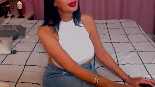 Snapshot of shannon4u chatting on March 21, 1:02 am shannon4u online show from March 21, 1:02 am