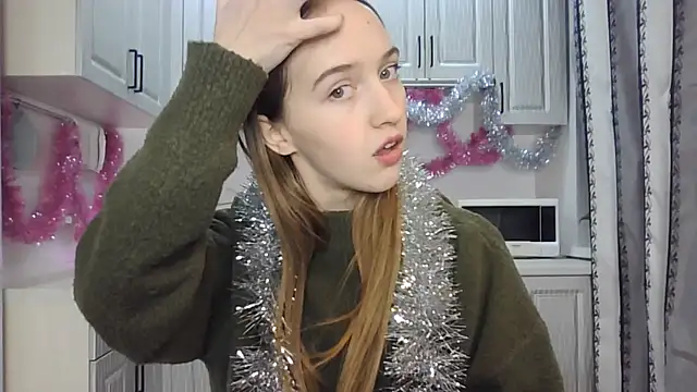 leslie my lovee online show from December 16, 8:05 pm