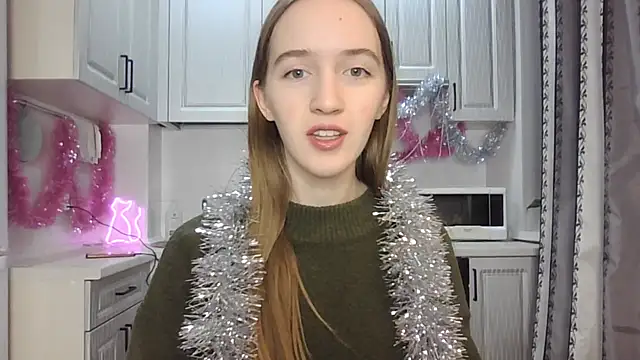 leslie my lovee online show from December 21, 8:10 pm