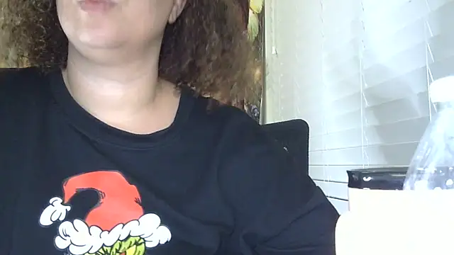 Snapshot of Paisleehaze chatting on May 2, 5:23 am Paisleehaze online show from May 2, 5:23 am