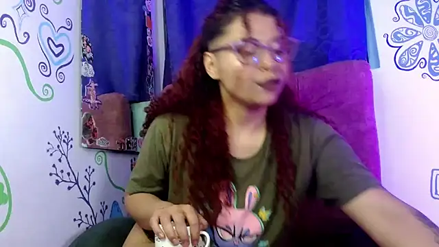 Snapshot of 420viol3ta_ chatting on June 20, 1:30 am 420viol3ta online show from June 20, 1:30 am