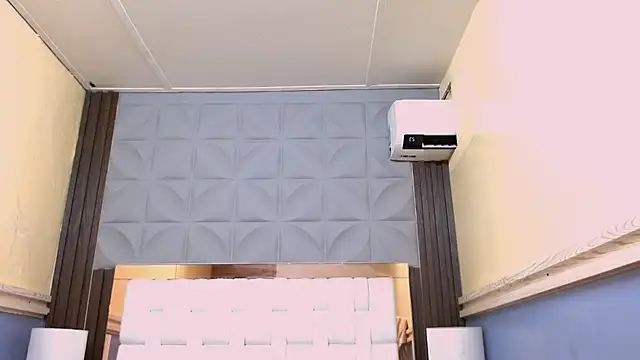 Nicole Ramires online show from October 23, 4:28 pm