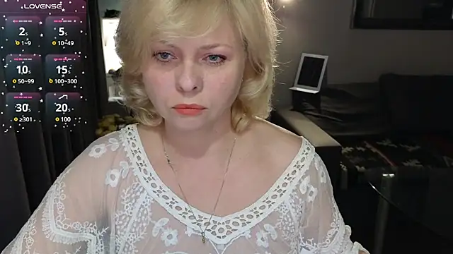 Snapshot of Gray_swann chatting on February 15, 7:50 pm Gray swann online show from February 15, 7:50 pm