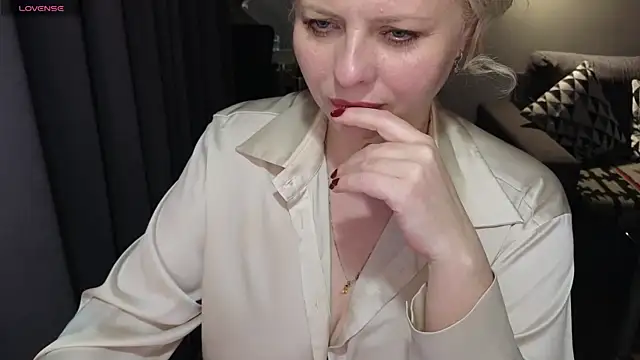 Snapshot of Gray_swann chatting on February 26, 11:26 pm Gray swann online show from February 26, 11:26 pm